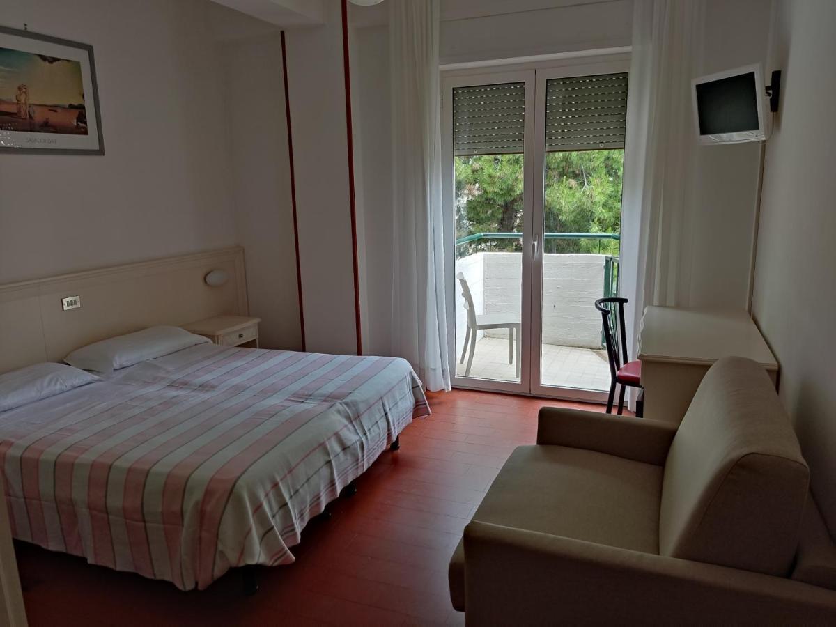 Hotel Ristorante Il Grillo 阿夸维瓦皮切纳 外观 照片