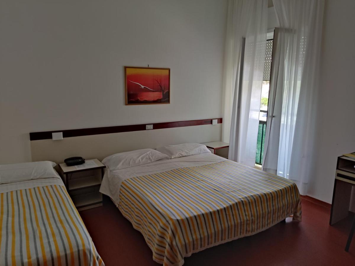 Hotel Ristorante Il Grillo 阿夸维瓦皮切纳 外观 照片