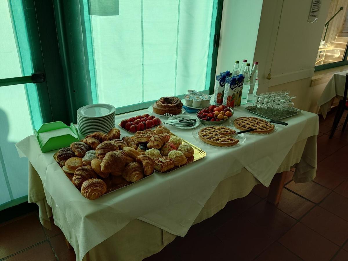 Hotel Ristorante Il Grillo 阿夸维瓦皮切纳 外观 照片