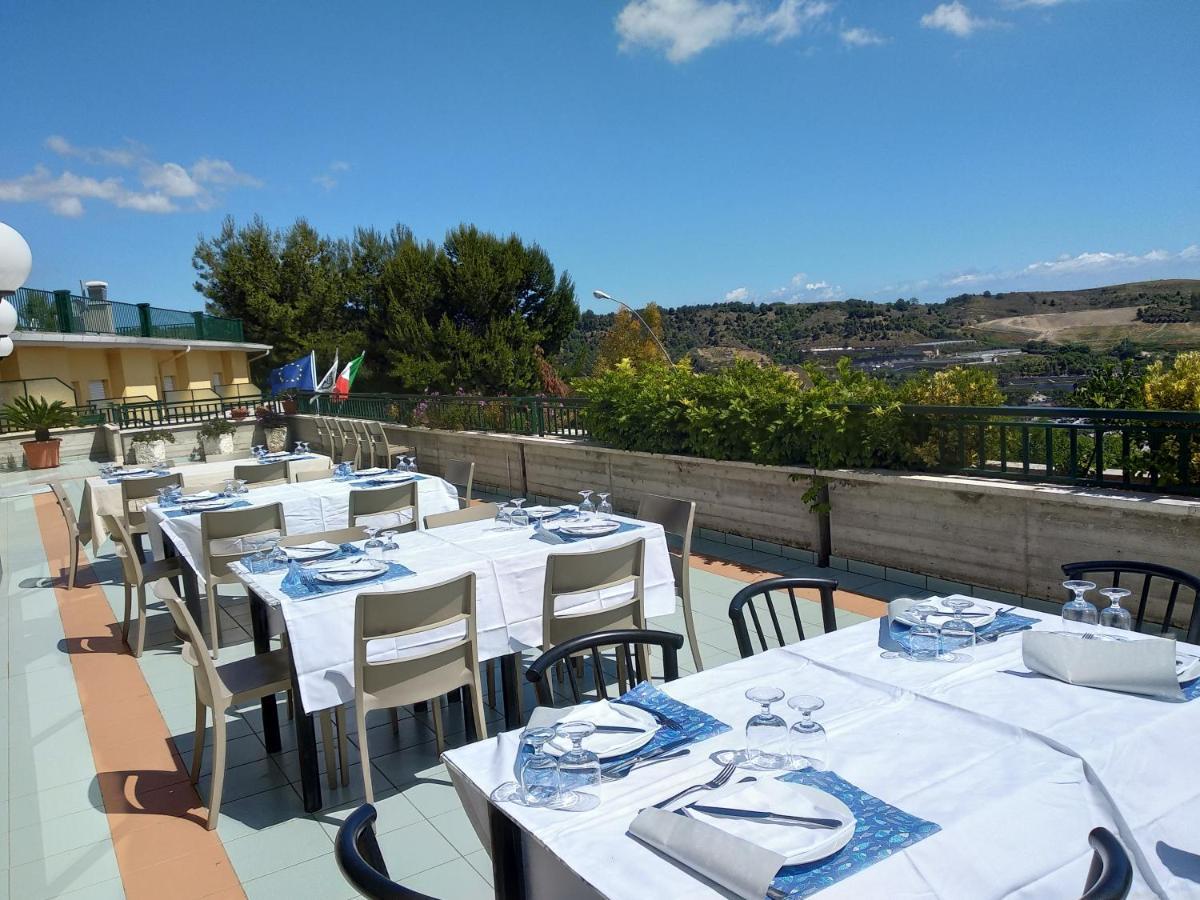 Hotel Ristorante Il Grillo 阿夸维瓦皮切纳 外观 照片