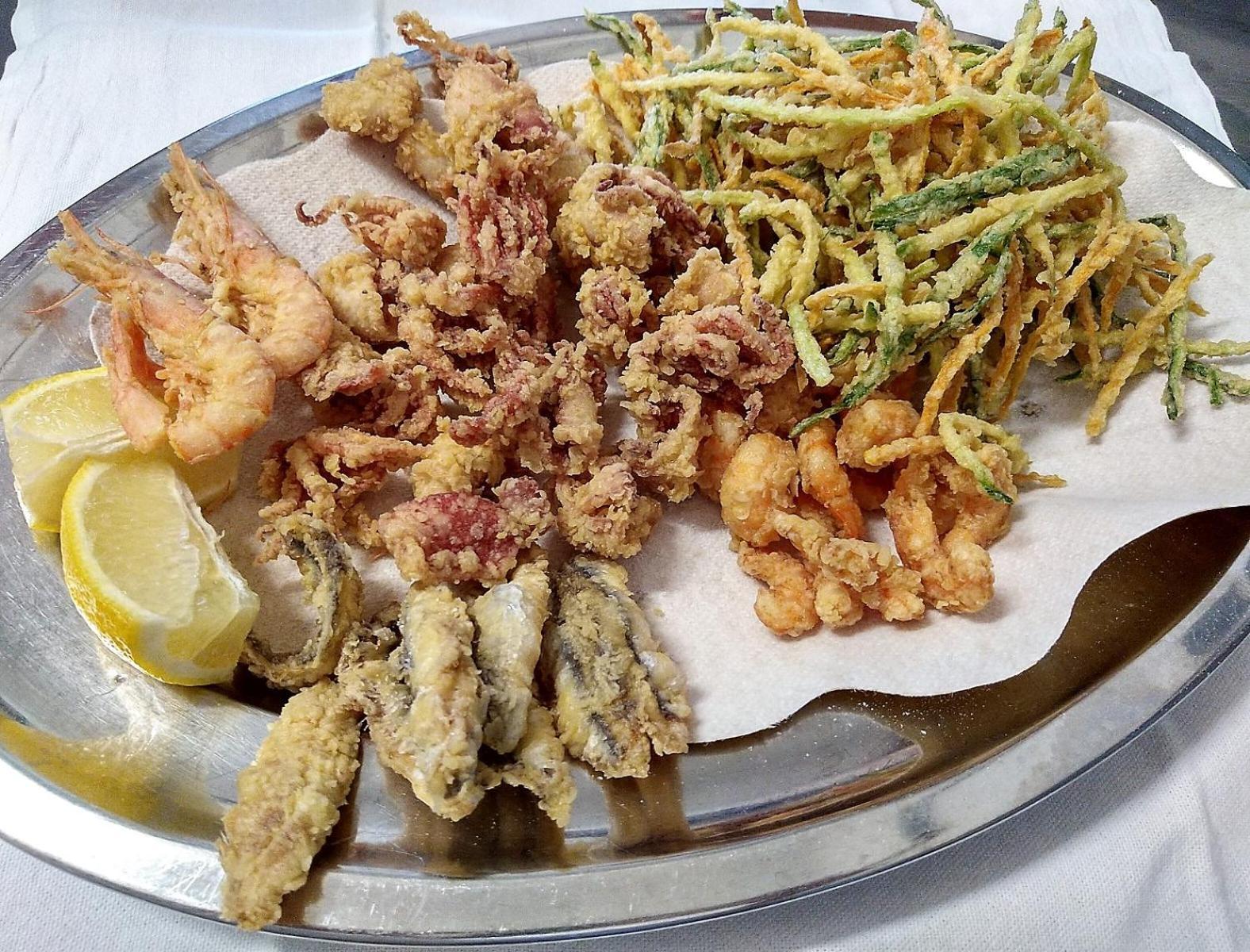Hotel Ristorante Il Grillo 阿夸维瓦皮切纳 外观 照片