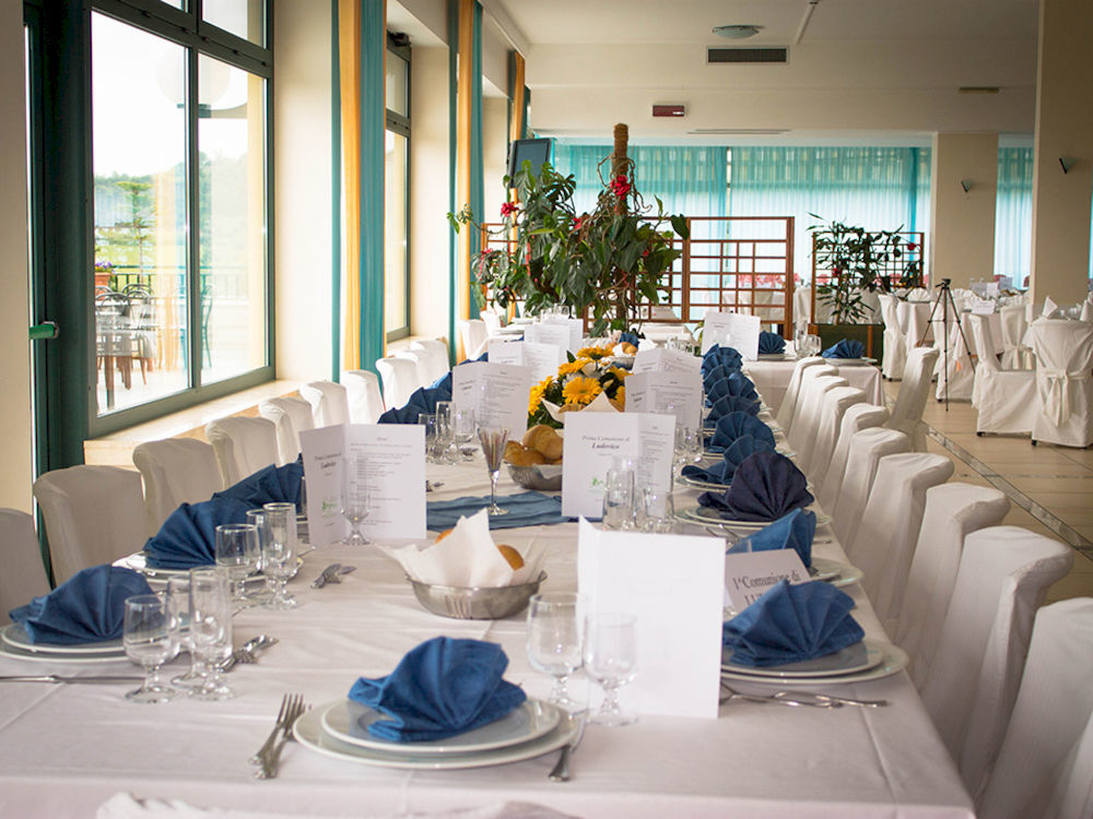 Hotel Ristorante Il Grillo 阿夸维瓦皮切纳 外观 照片