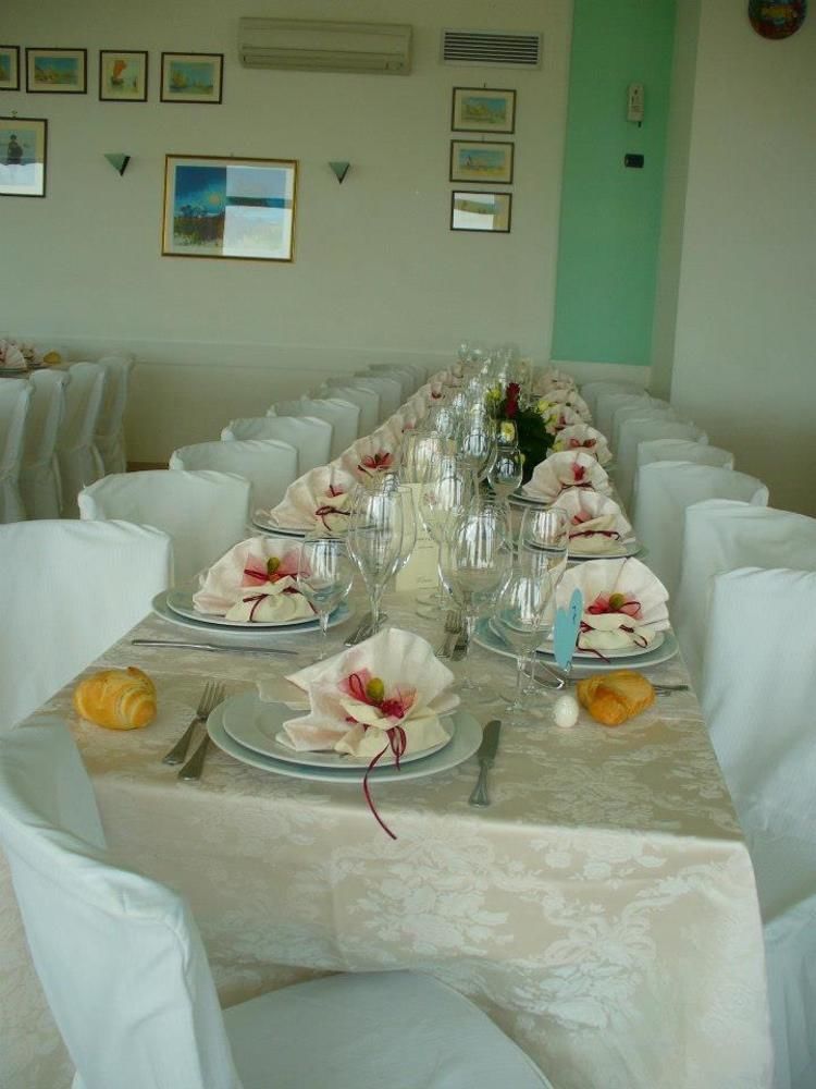 Hotel Ristorante Il Grillo 阿夸维瓦皮切纳 外观 照片