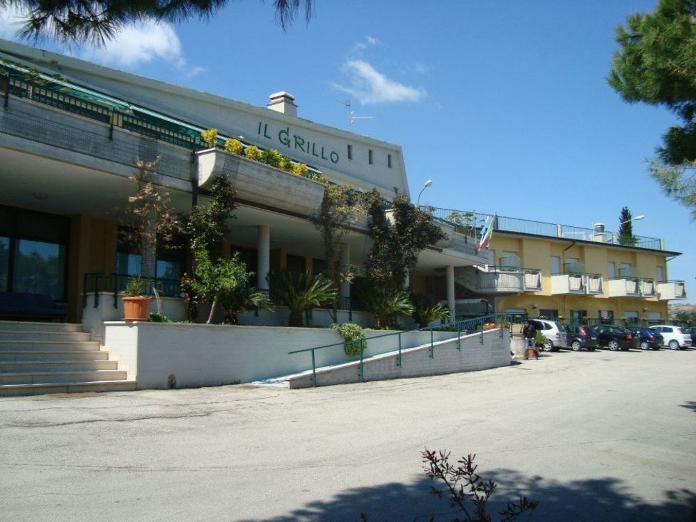 Hotel Ristorante Il Grillo 阿夸维瓦皮切纳 外观 照片